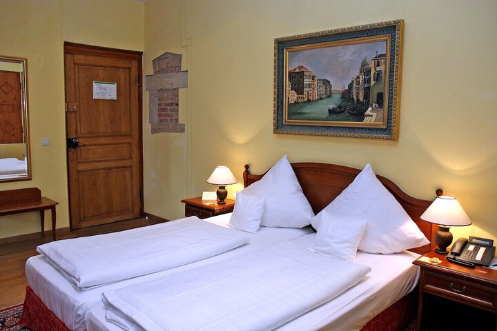 Room 3 of 34