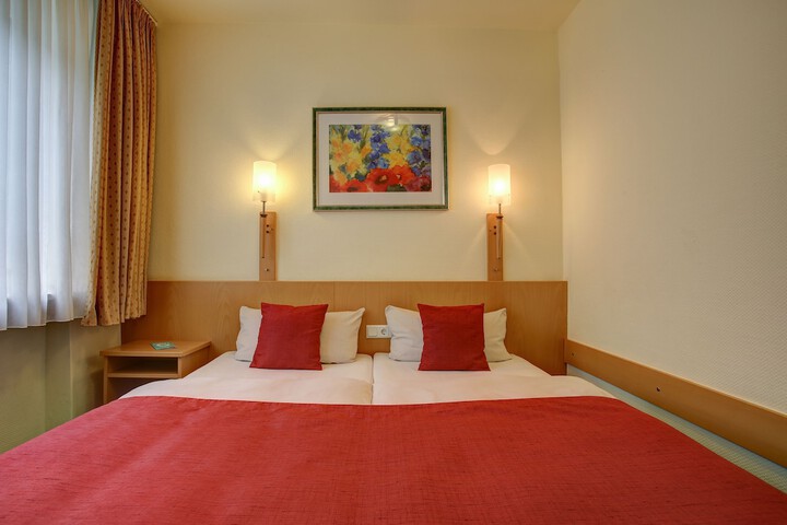 Room 21 of 33