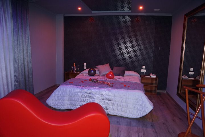 Room 3 of 35