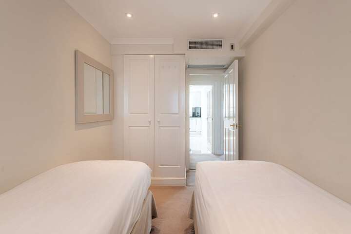 Room 21 of 100