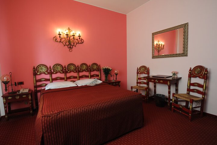 Room 5 of 42