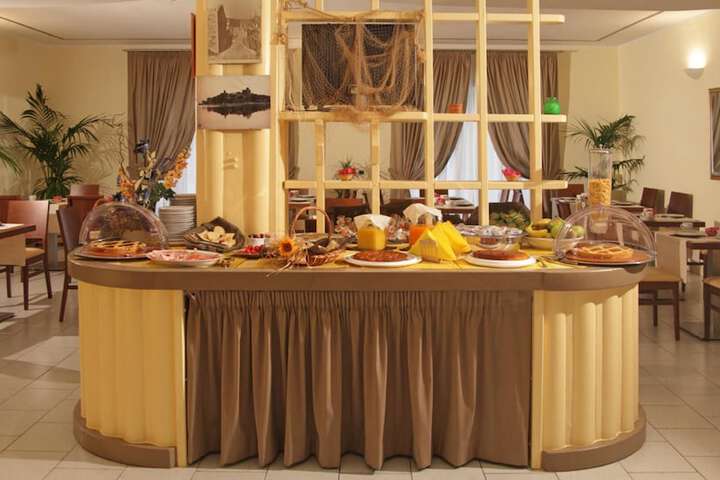 Dining 84 of 136