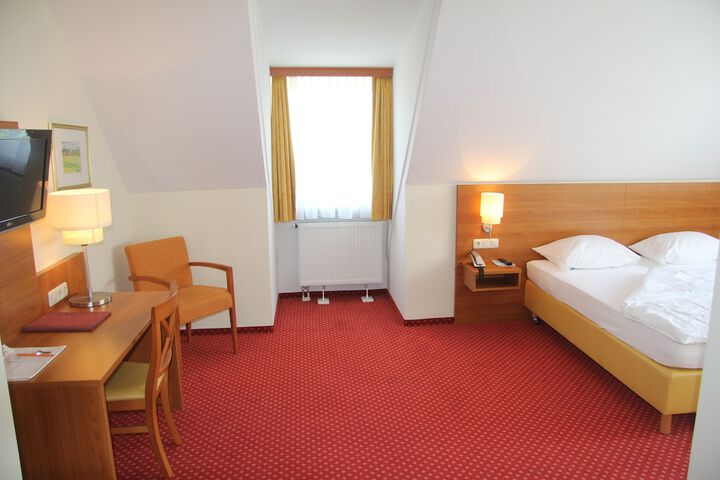 Room 15 of 44