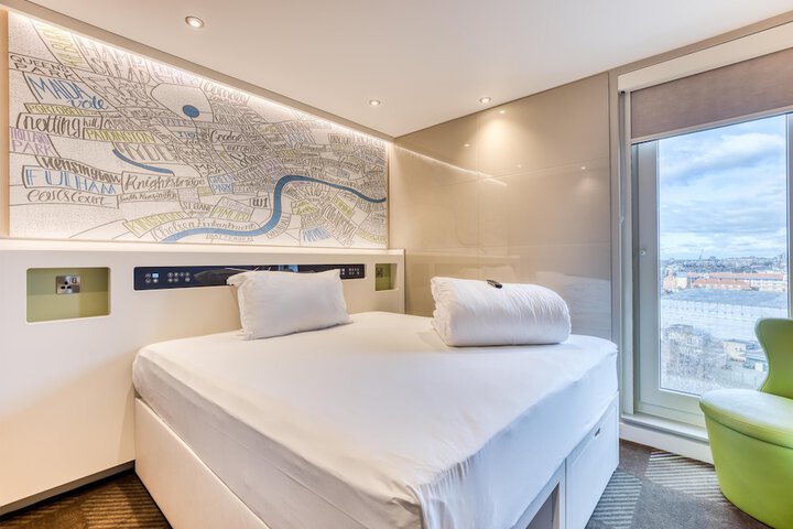 Room 5 of 17