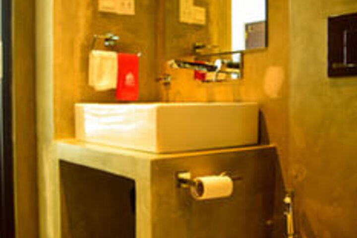 Room 6 of 27