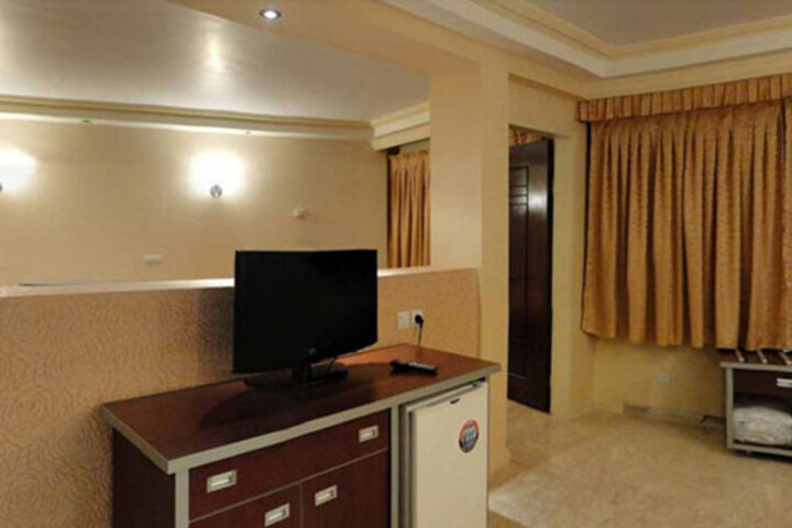 PIROOZY HOTEL