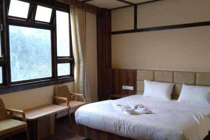 Room 13 of 37
