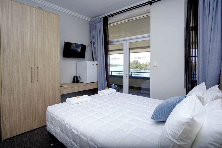 Room 15 of 38