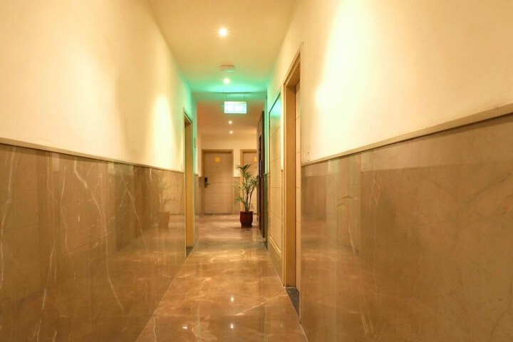 Ballroom/Hall 13 of 15