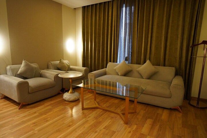 Room 23 of 38