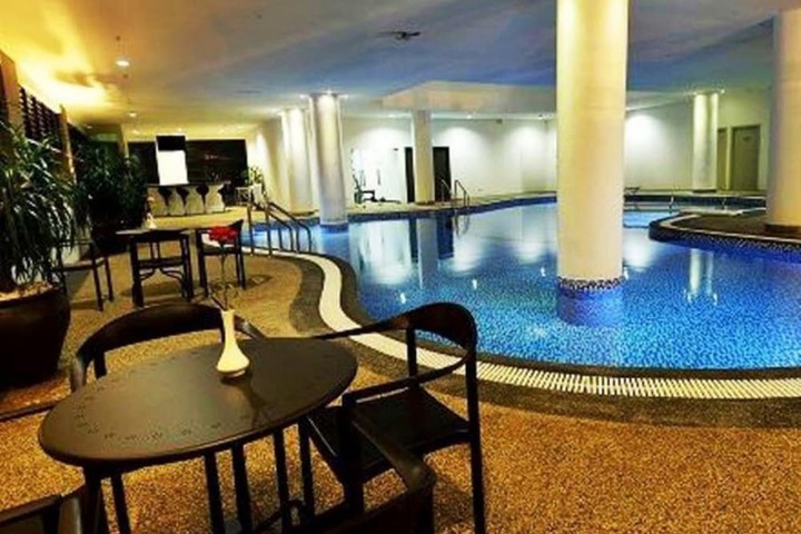 Pool Hotel