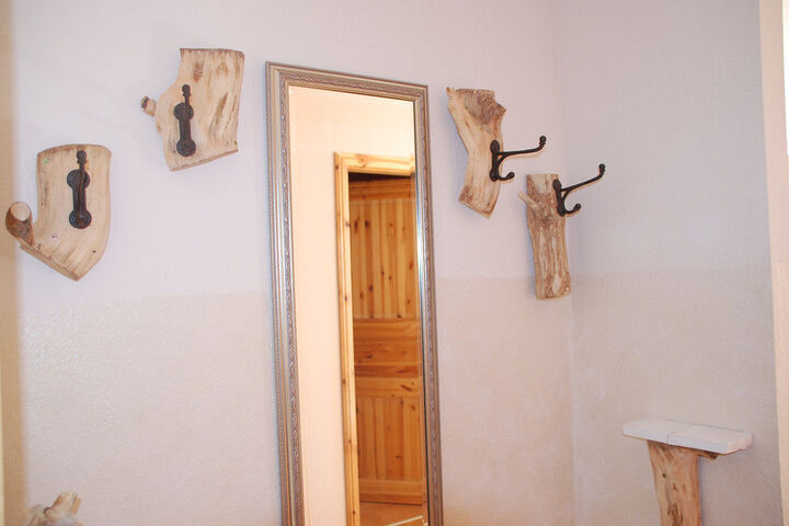 Room 42 of 185