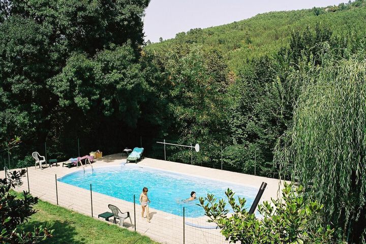 Pool 11 of 37