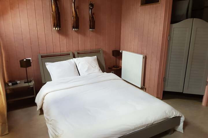 Room 10 of 46