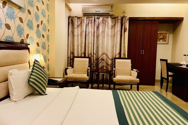Room 12 of 28