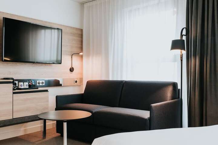 Room 26 of 76