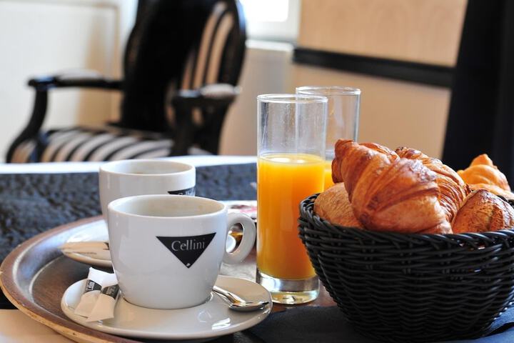 Breakfast/Coffee Service 82 of 110