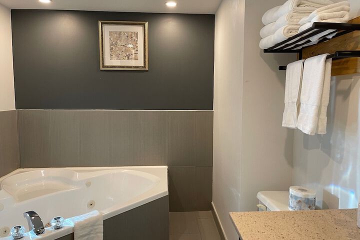 Jetted tub