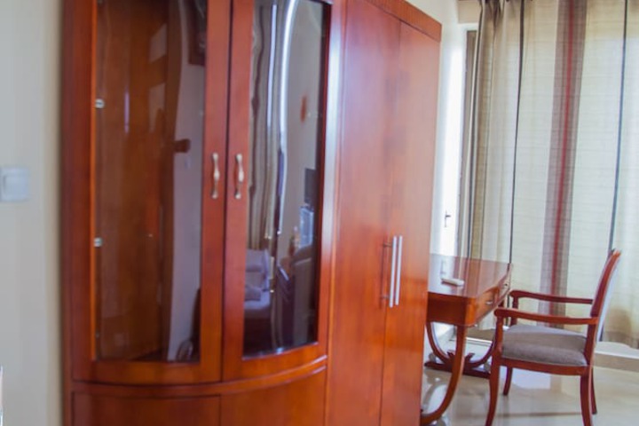 Room 18 of 33