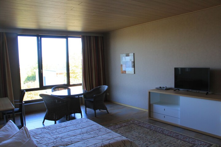Room 12 of 42