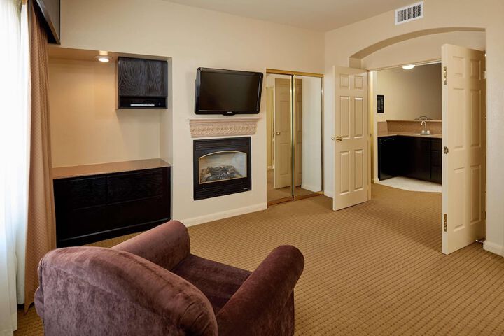 Room 6 of 27