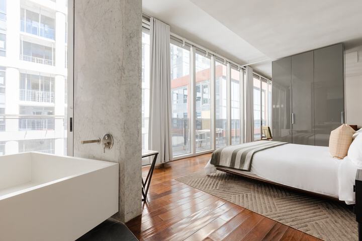 Room 13 of 36