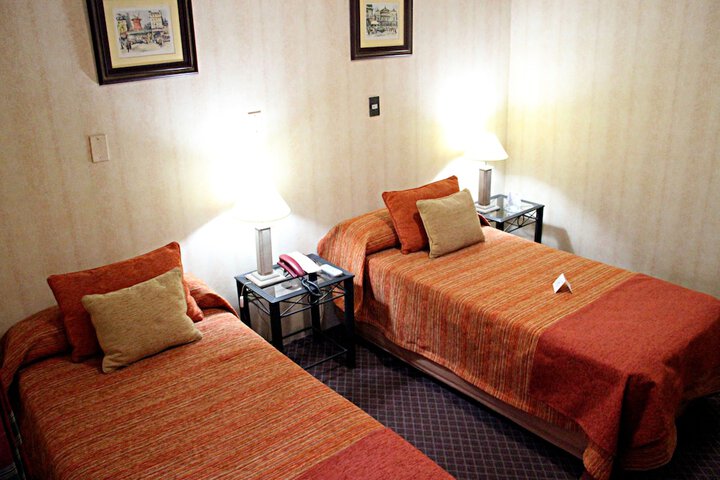 Room 13 of 37