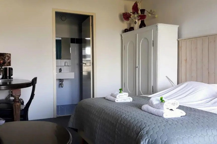 Room 2 of 15