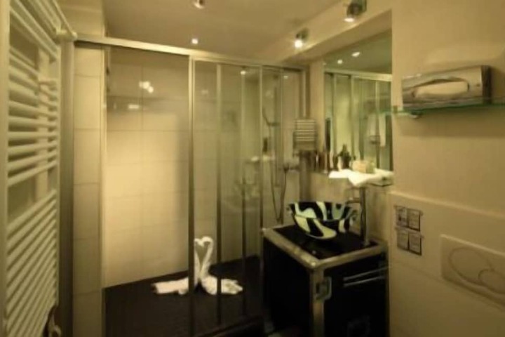 Room 10 of 57