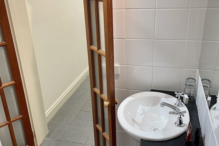 Room 122 of 151