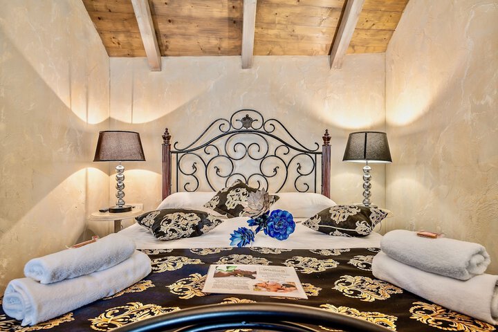 Room 10 of 41