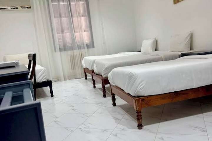 Room 4 of 12