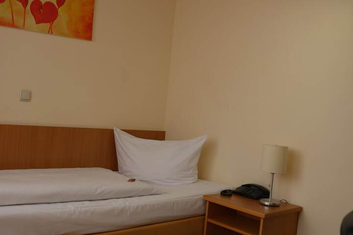 Room 3 of 25