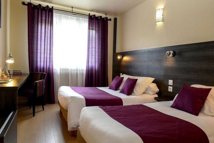 Room 6 of 42