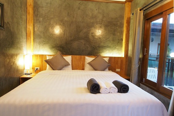 Room 12 of 80