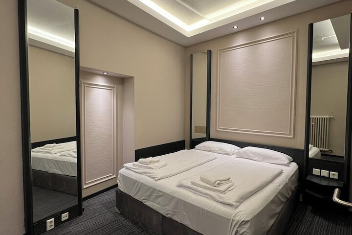 Room 10 of 15