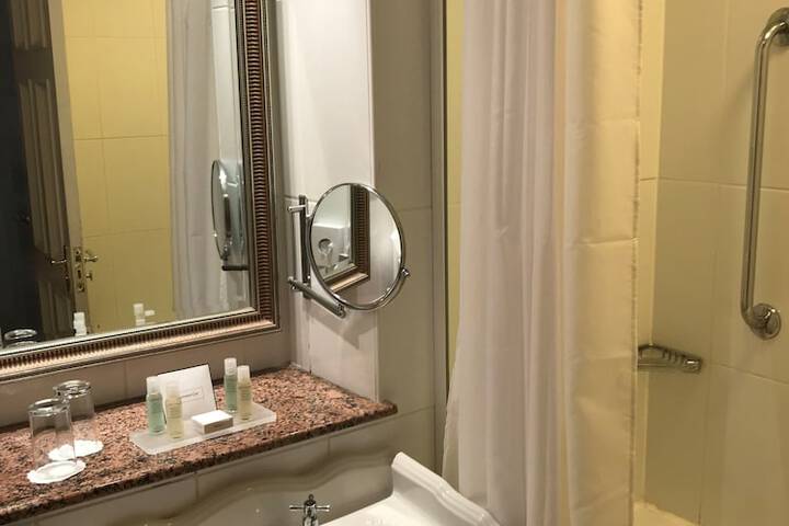 Room 45 of 117