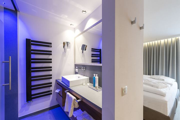 Room 16 of 31