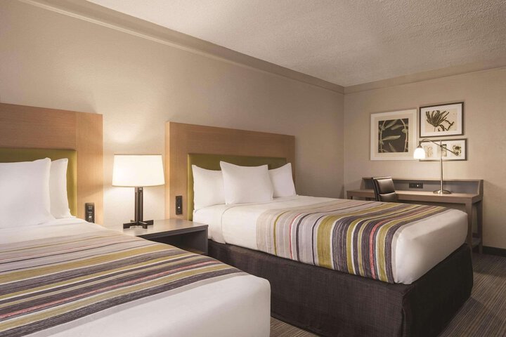 2 Queen Beds (7 of 7)