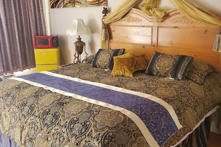 Superior King Bed (6 of 8)