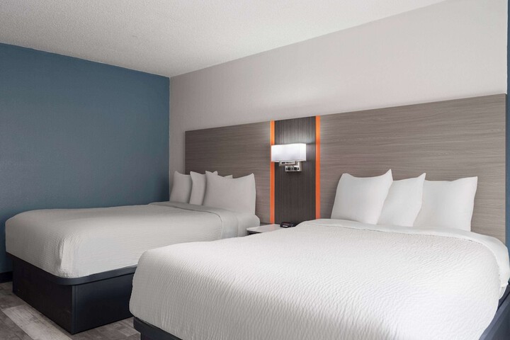 2 Double Beds (8 of 10)