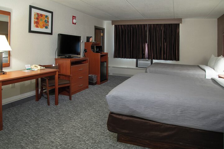 2 Queen Beds (1 of 10)