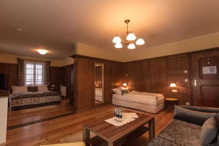 Room 19 of 48