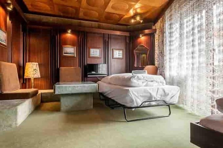 Room 43 of 113