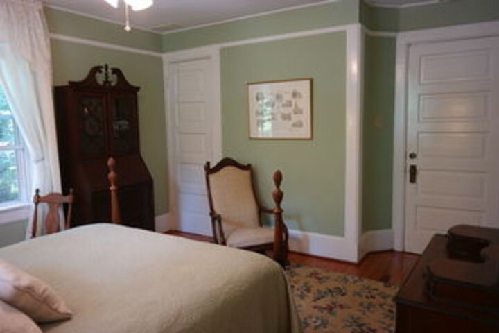 Room 17 of 38