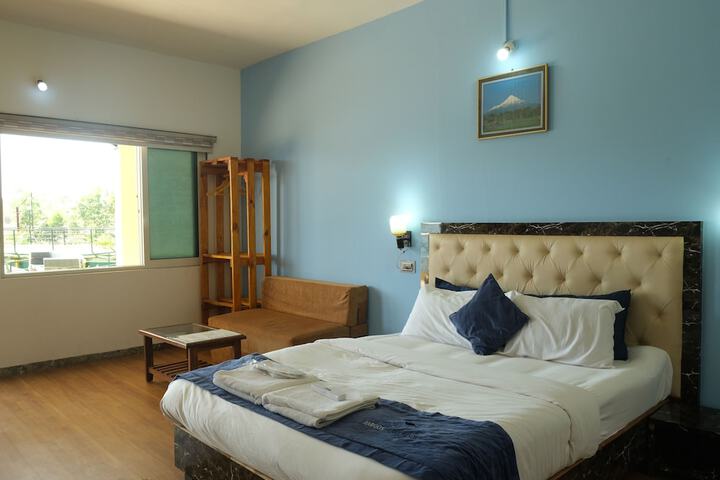 Room 13 of 27
