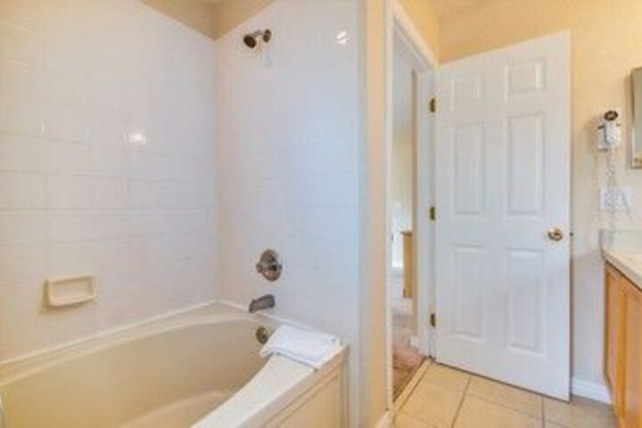 Room 7 of 27