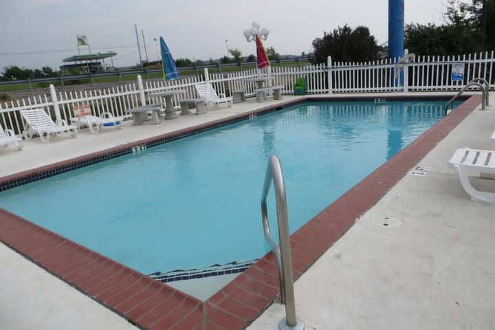 Pool 21 of 33