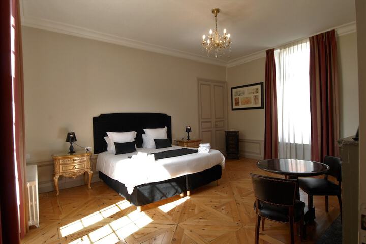 Room 3 of 75