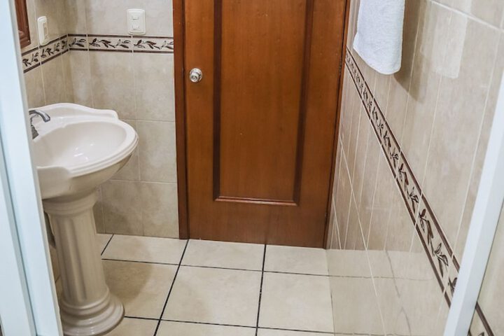 Room 9 of 25
